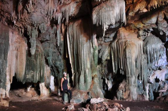Explorando a Gruta do Sabiá, em Aurora do Tocantins - TO